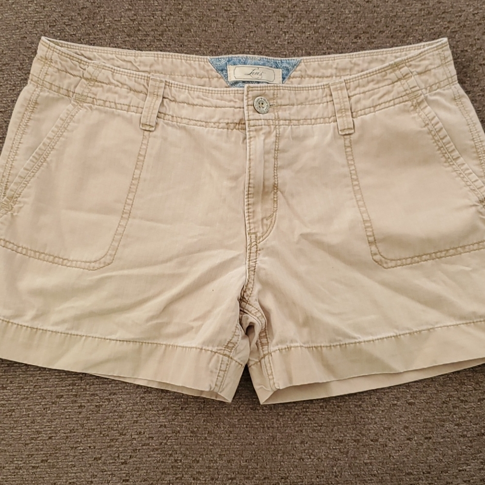 2 Levi's shorts